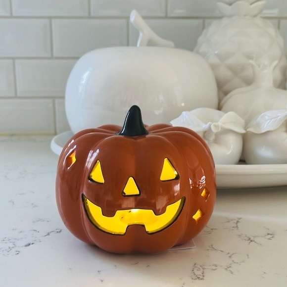 Target Bulleye’s Pre Lit Ceramic Jack-O’-Lantern - Picture 1 of 14
